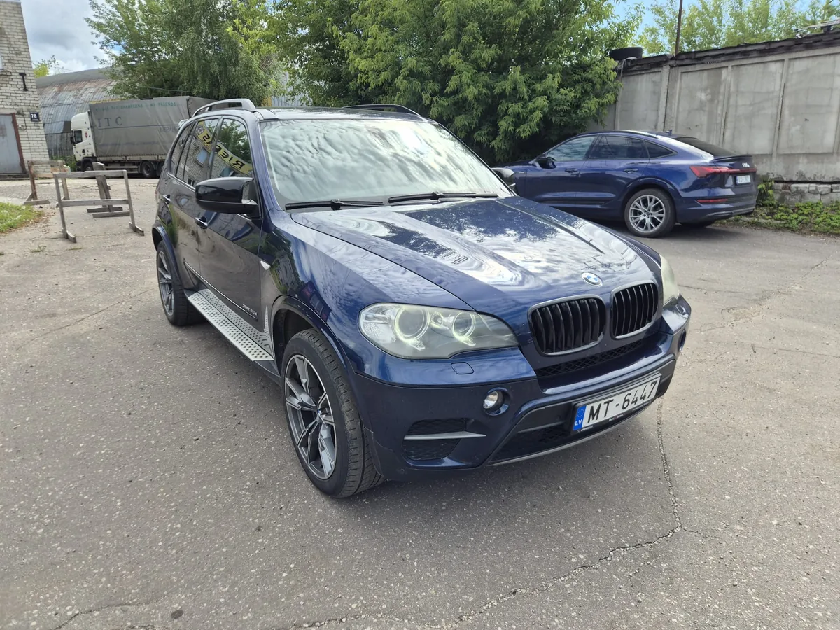Автомобиль BMW X5 в карточке объявления